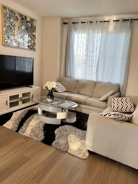 Bedroom With Private Bathroom In Southwest エドモントン カナダ